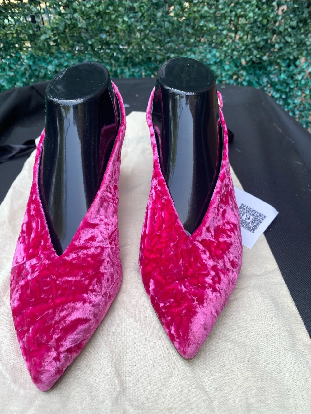 Tibi V Fuchsia Crushed Velvet kitten heel sz37/7 - Picture 1 of 5